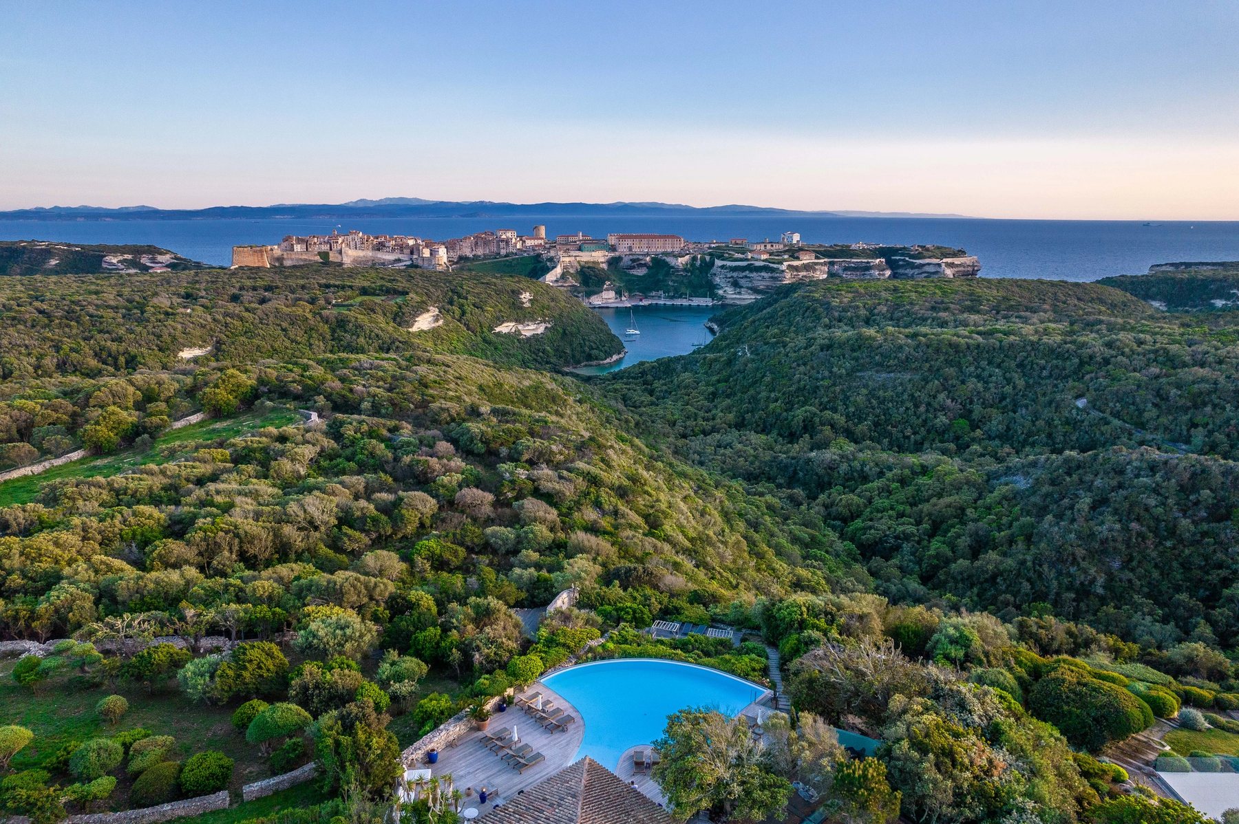 Vue aérienne du domaine, Cala di Greco